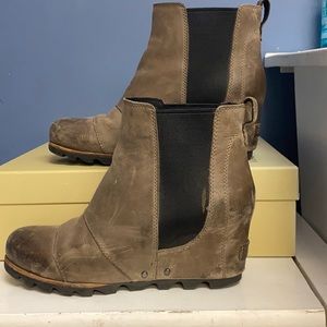 Sorel Lea Wedge Boot Size 8.